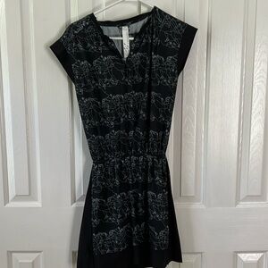 EUC Oiselle story dress size 2 black